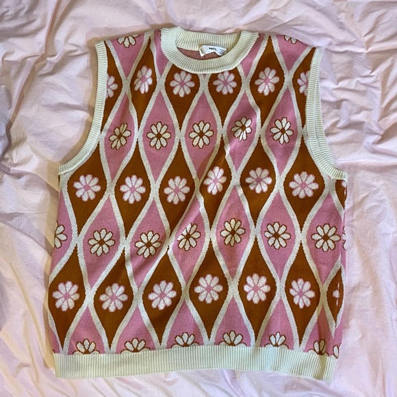 SOLD Retro Floral Sweater Vest - Picture 2 of 3